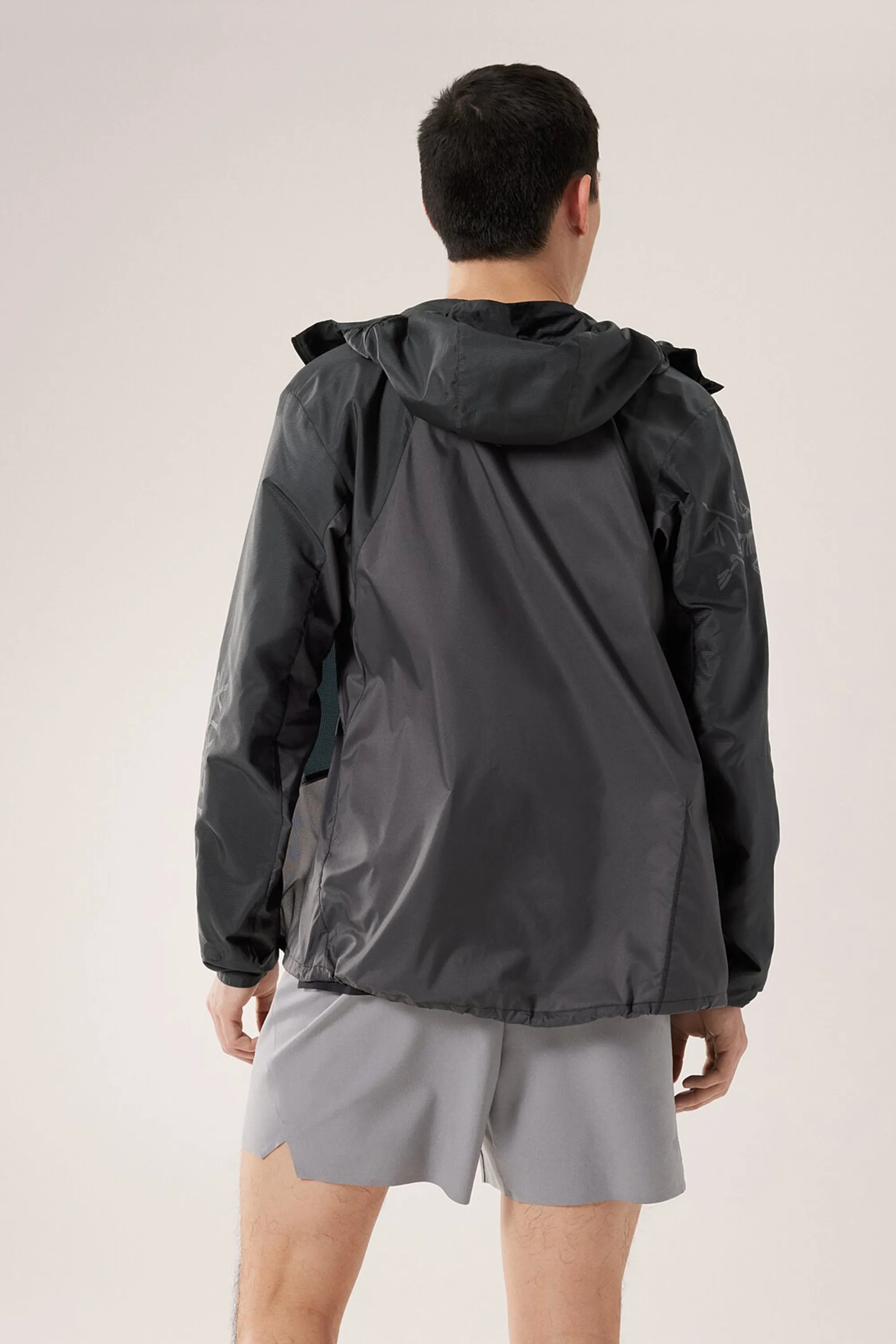 Arc'teryx Men's Norvan Windshell Hoody in Black/Graphite