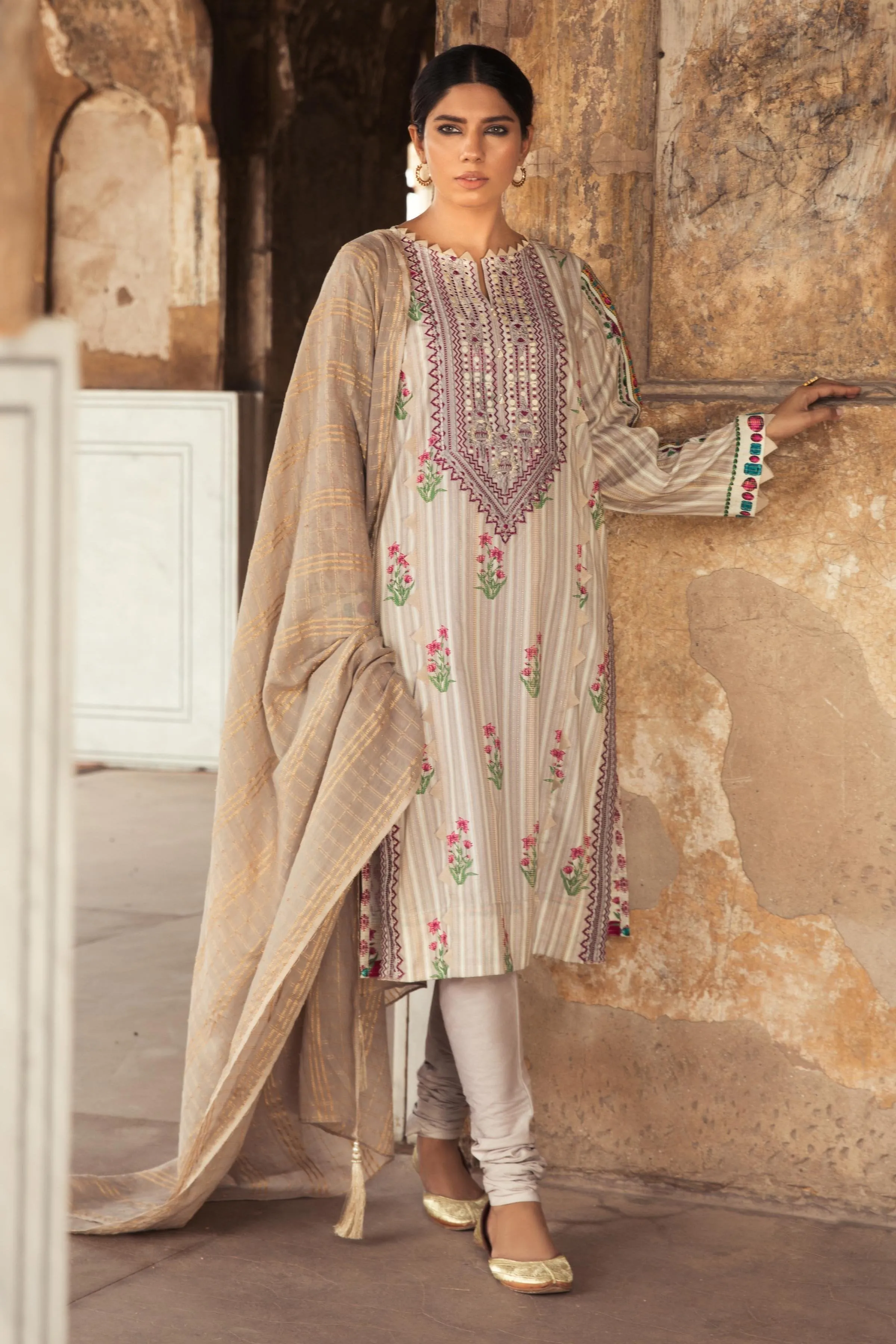 Sapphire Intermix Classic 3 Piece Collection 2019 – Dur-e-Najaf