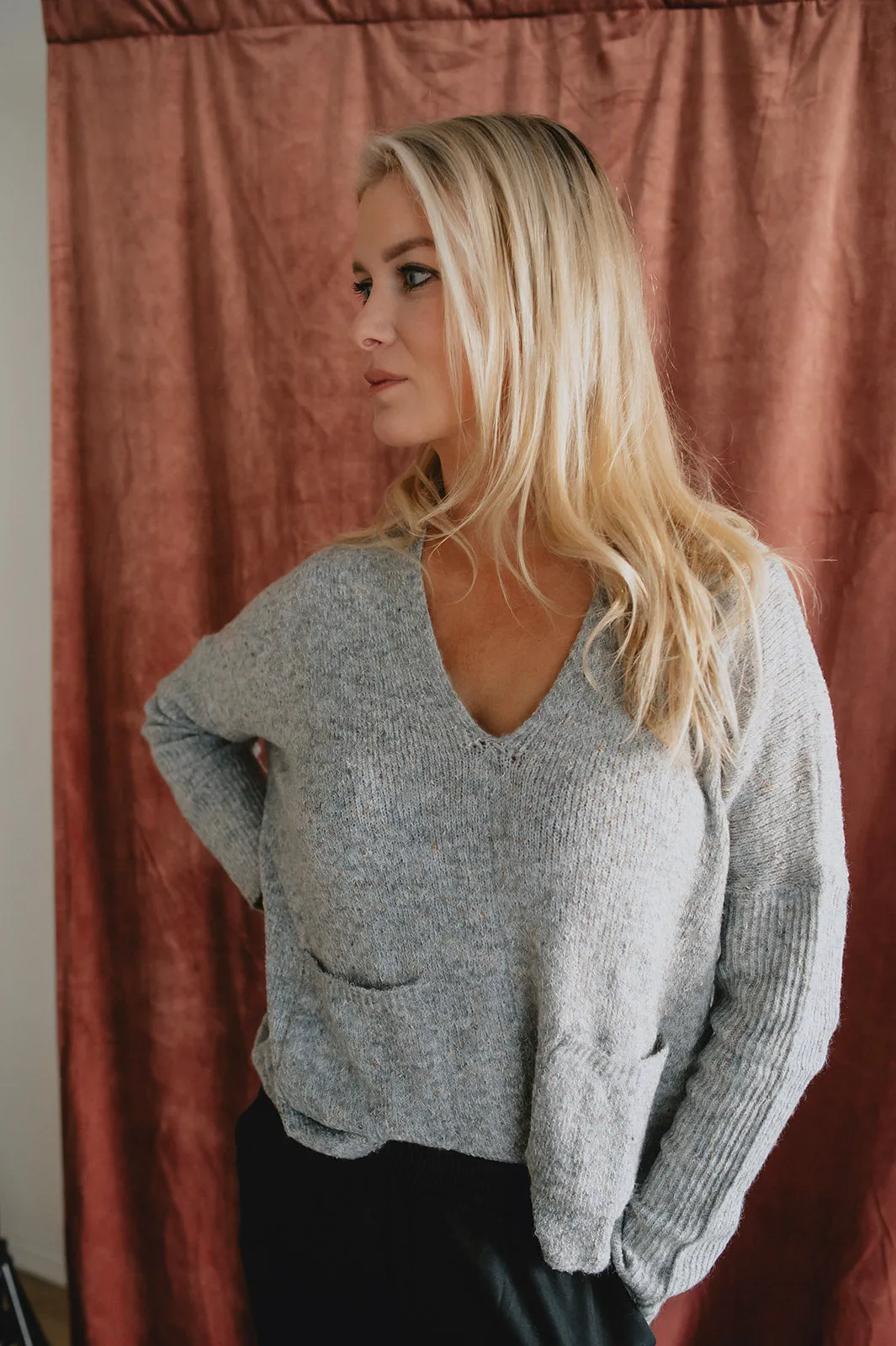 The Robin Pocket Sweater - Grey